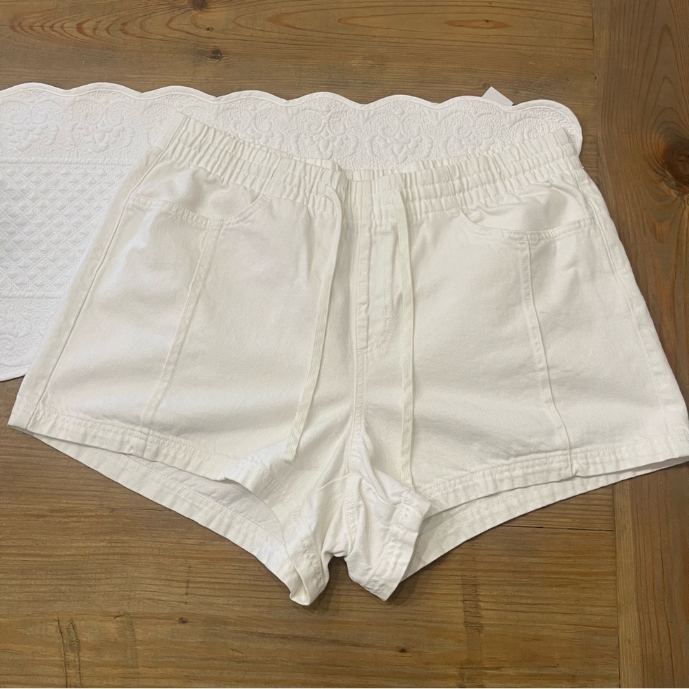 Universal Thread White High-Waist Shorts